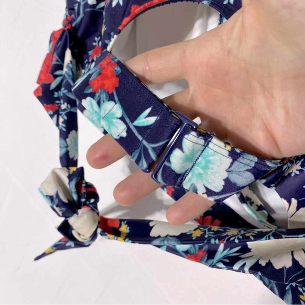 5/$25 Old Navy Navy Blue Red Floral Print Wrap Bikini Top Swim Top 2XL - Picture 7 of 11
